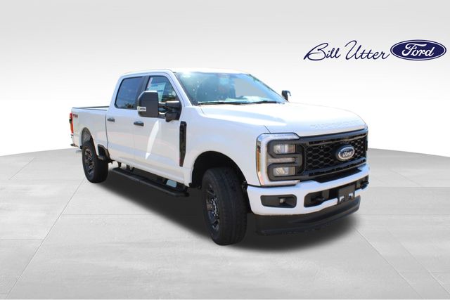 2025 Ford F-250 photo 2