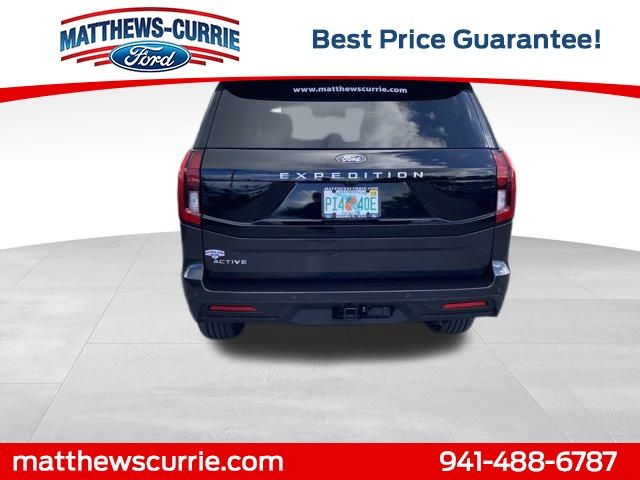 2025 Ford Expedition photo 3