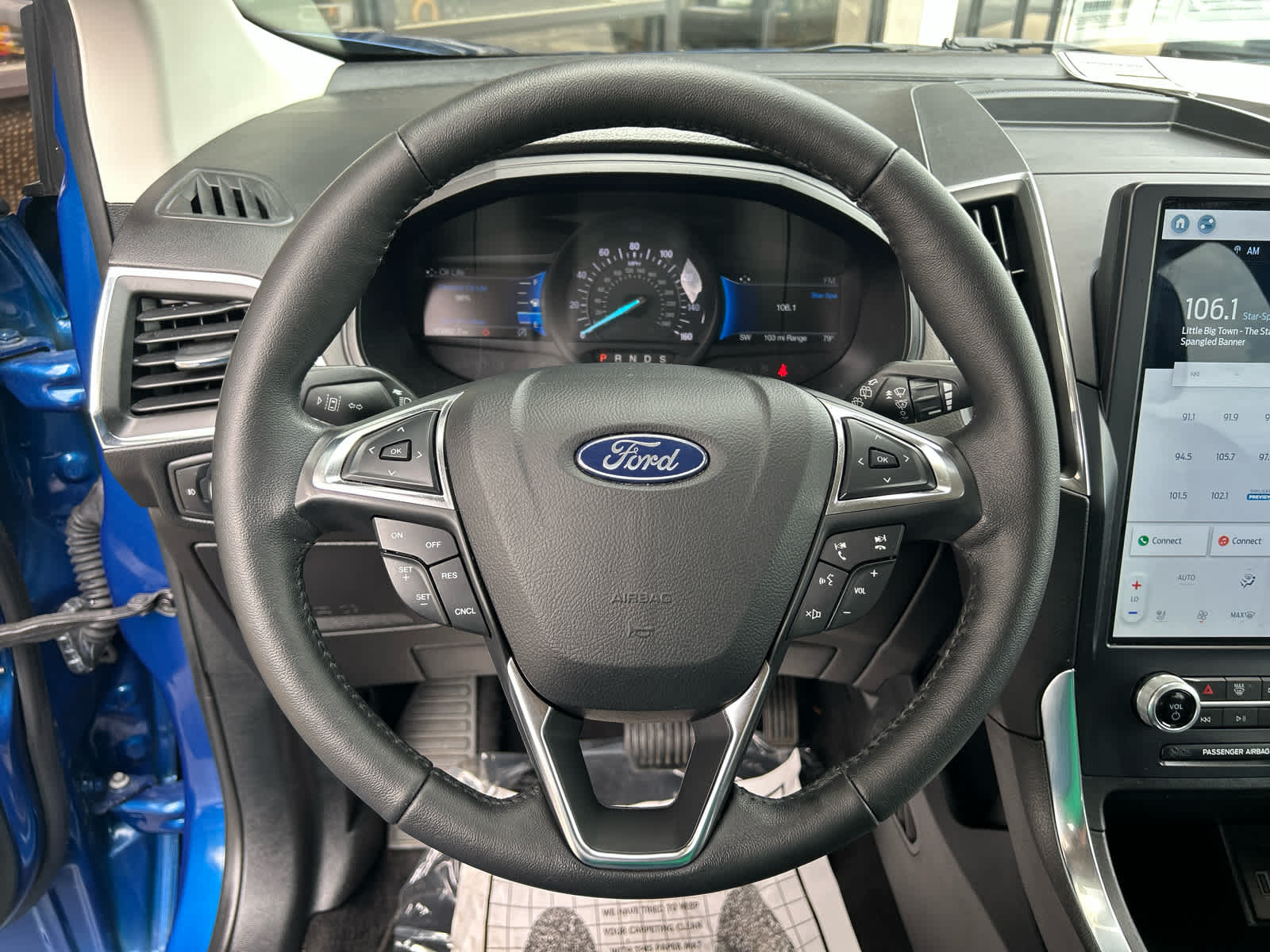 2022 Ford Edge Titanium photo 6
