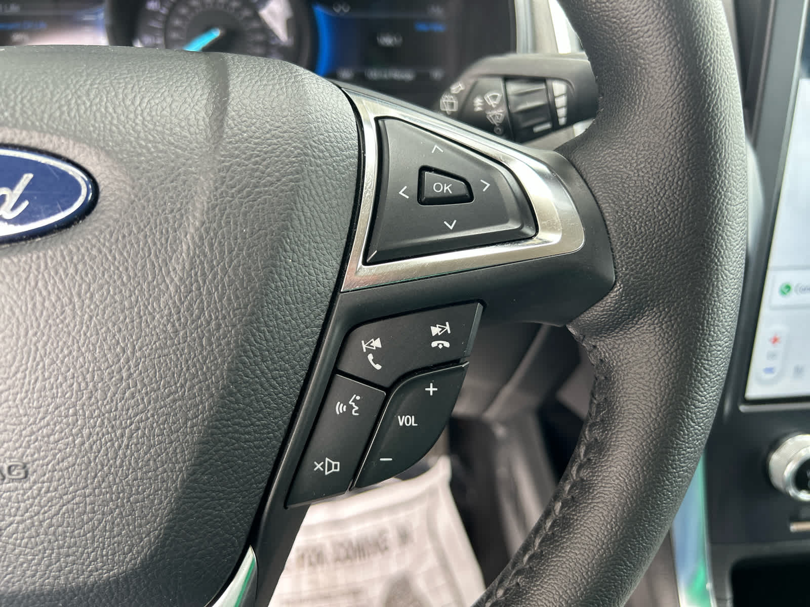 2022 Ford Edge Titanium photo 8