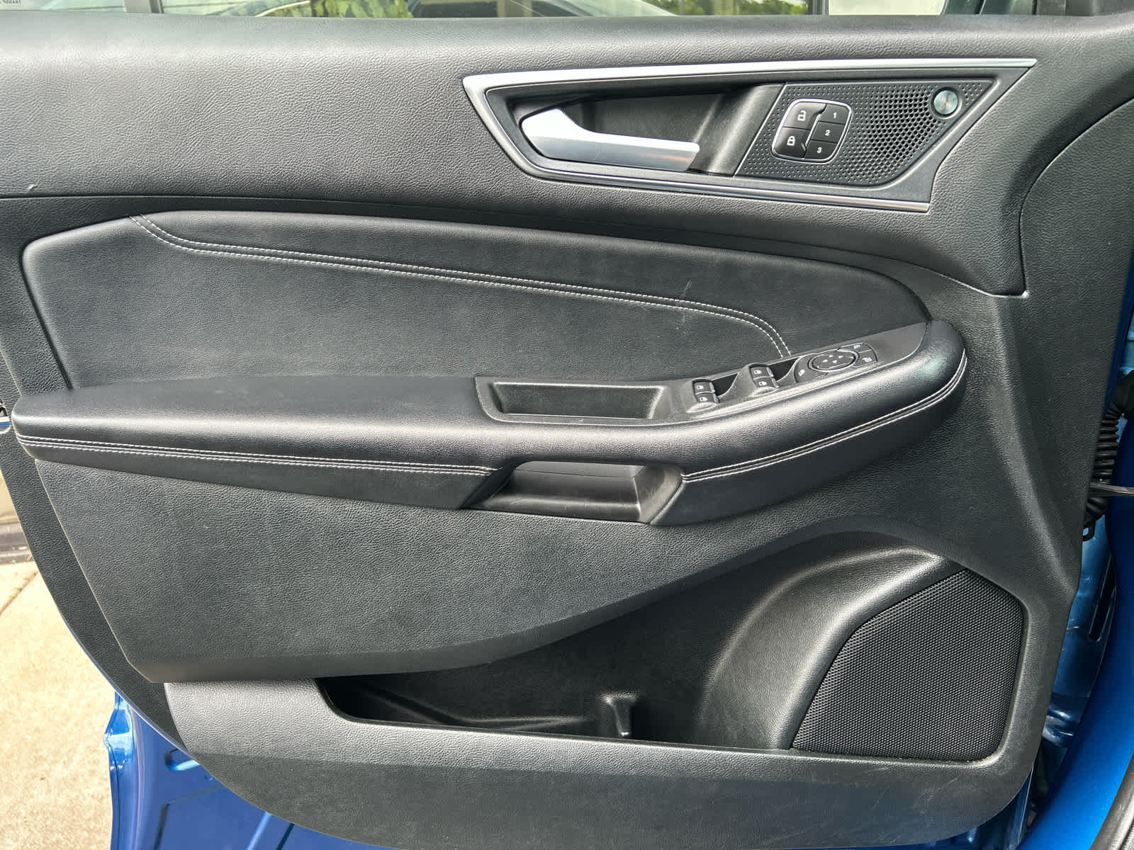 2022 Ford Edge Titanium photo 10