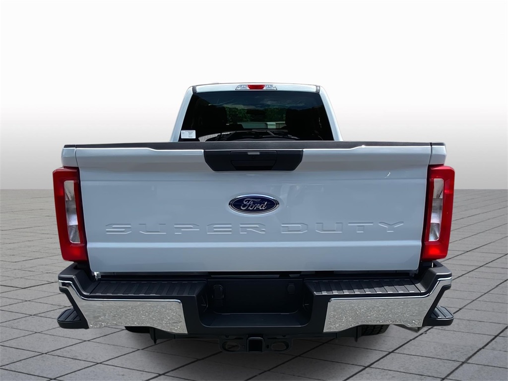 2025 Ford F-350 XLT photo 2