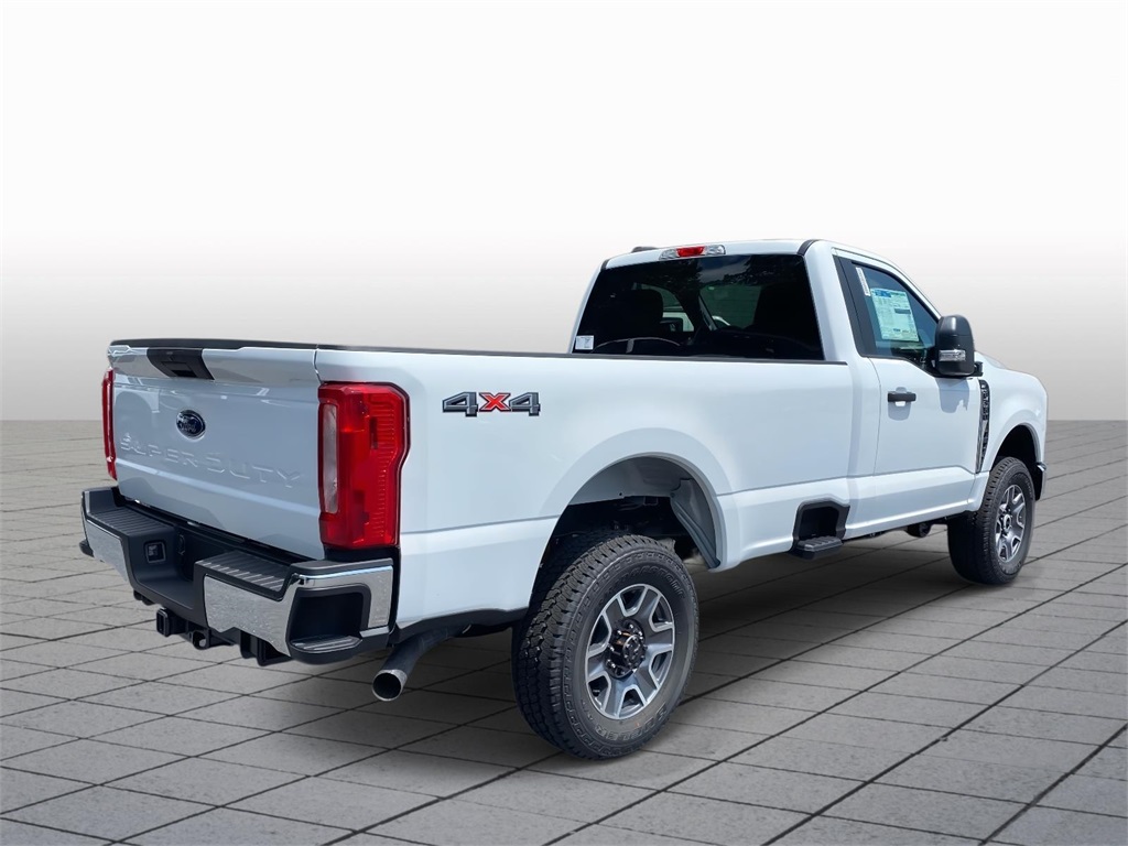 2025 Ford F-350 XLT photo 3