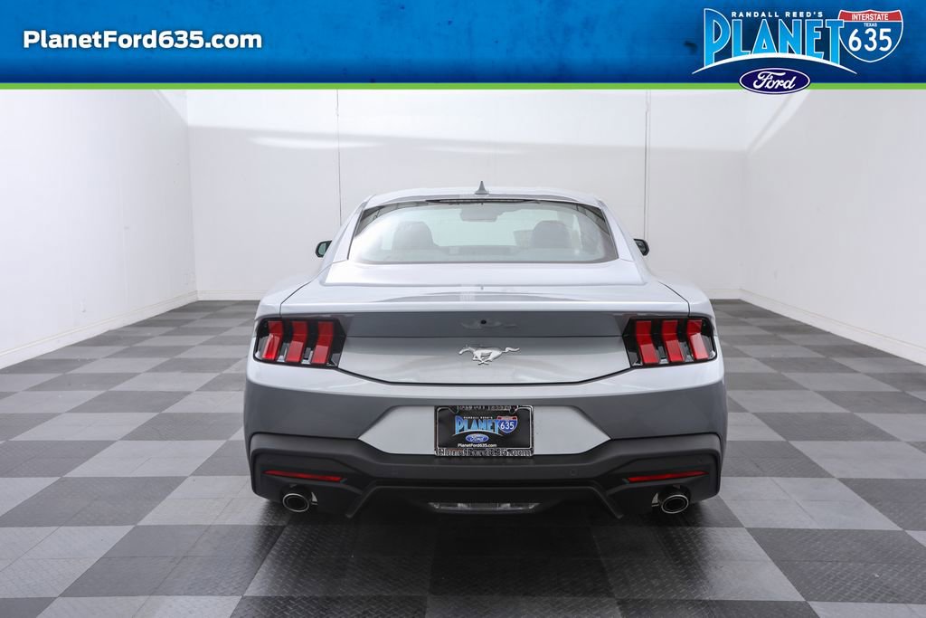 2025 Ford Mustang photo 5