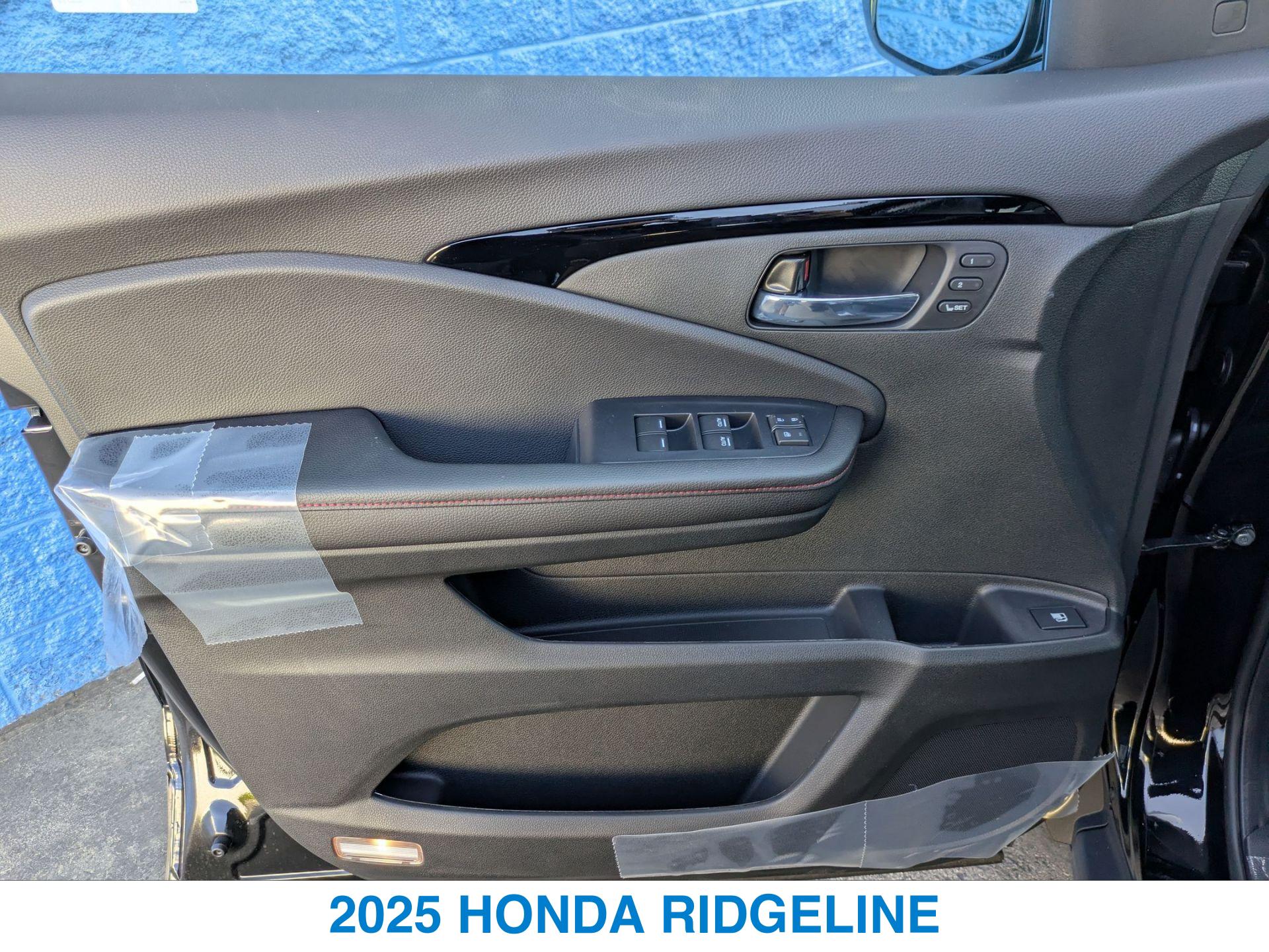 2025 Honda Ridgeline Black Edition photo 10