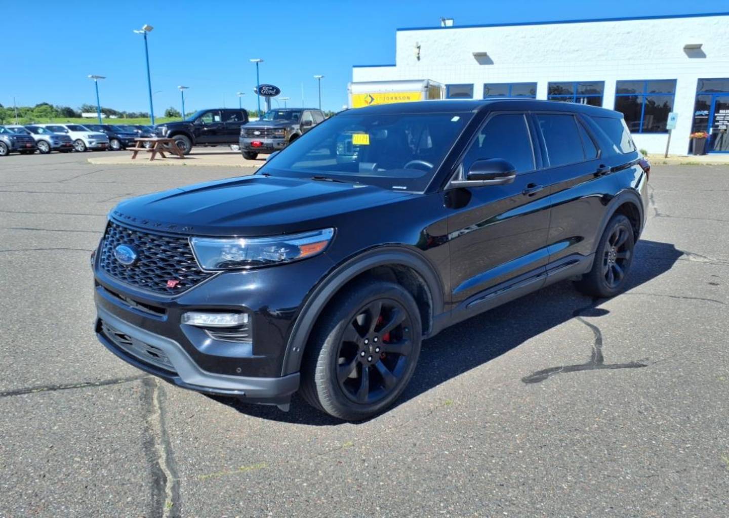 2022 Ford Explorer ST's photo