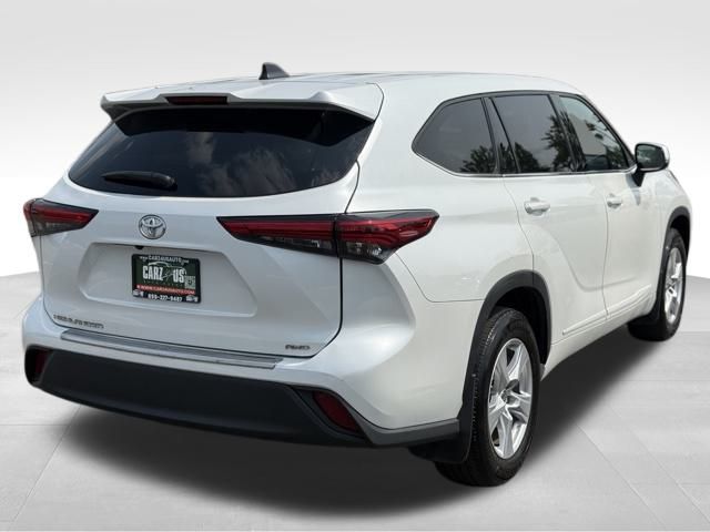 2022 Toyota Highlander L photo 2