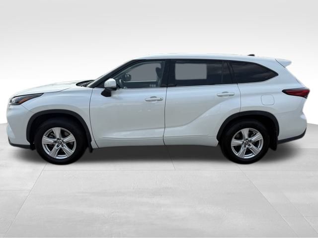 2022 Toyota Highlander L photo 8