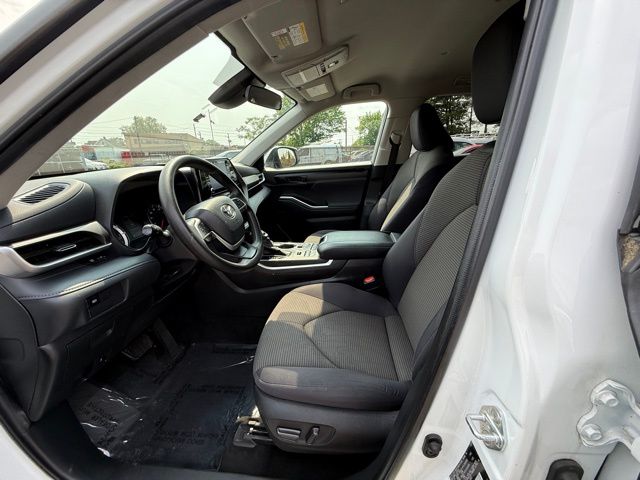 2022 Toyota Highlander L photo 11