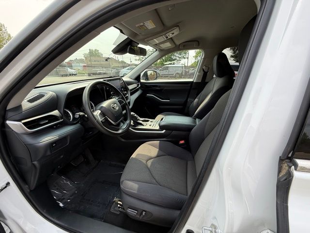 2022 Toyota Highlander L photo 12
