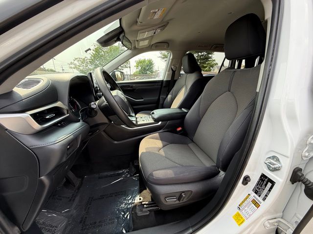 2022 Toyota Highlander L photo 13