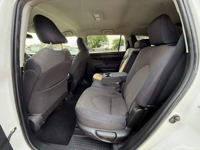 2022 Toyota Highlander L photo 15