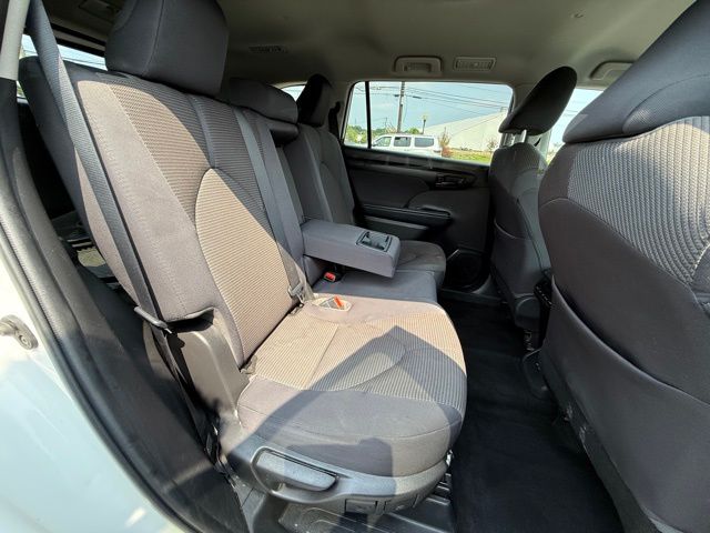 2022 Toyota Highlander L photo 19