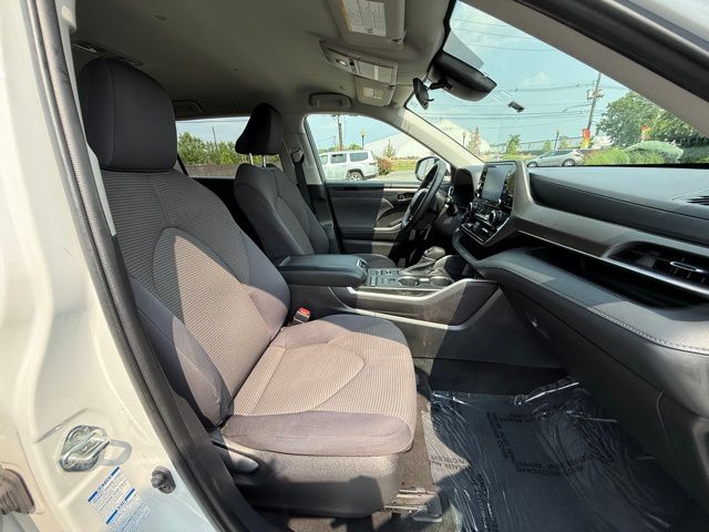 2022 Toyota Highlander L photo 21