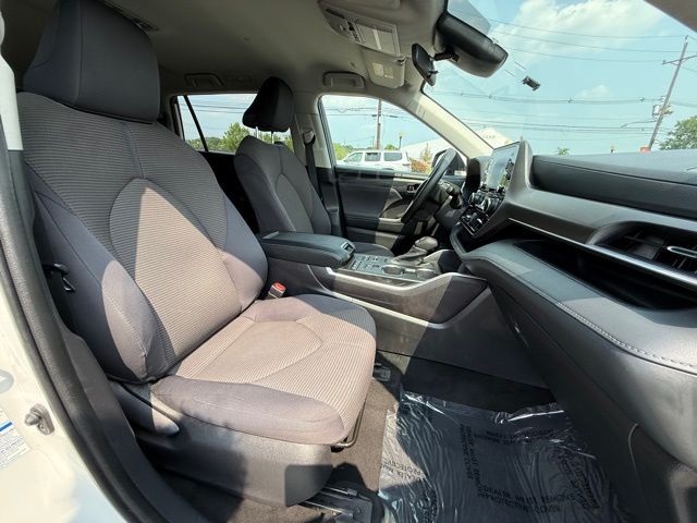 2022 Toyota Highlander L photo 22