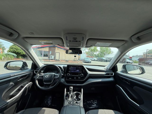 2022 Toyota Highlander L photo 23