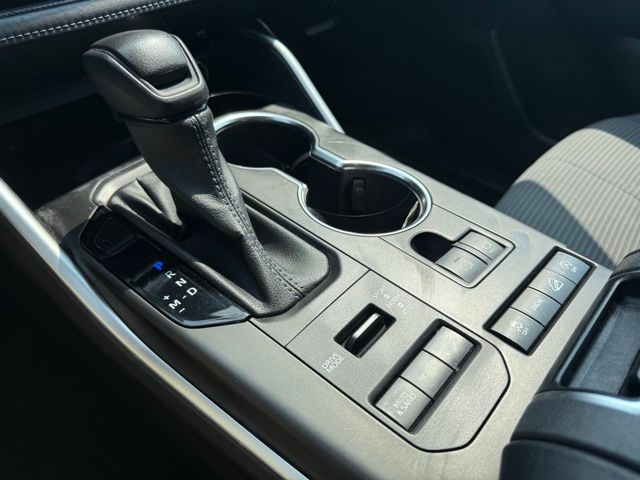 2022 Toyota Highlander L photo 25
