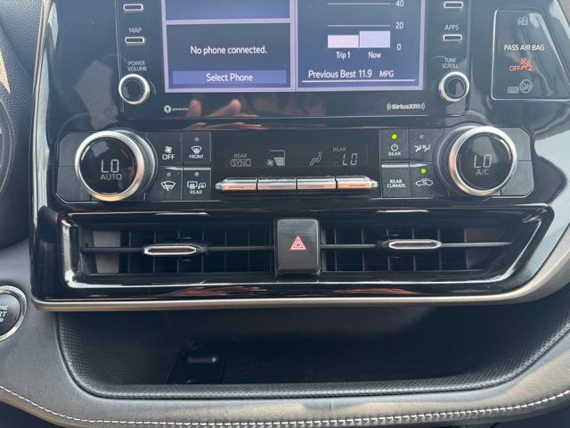 2022 Toyota Highlander L photo 26
