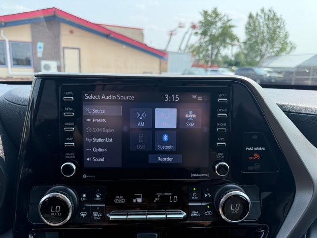 2022 Toyota Highlander L photo 28