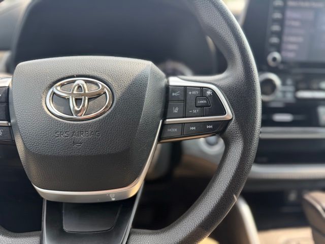 2022 Toyota Highlander L photo 30