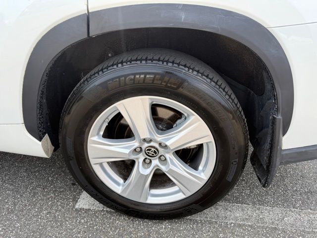 2022 Toyota Highlander L photo 33