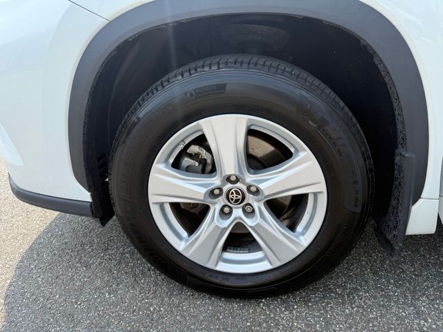 2022 Toyota Highlander L photo 34