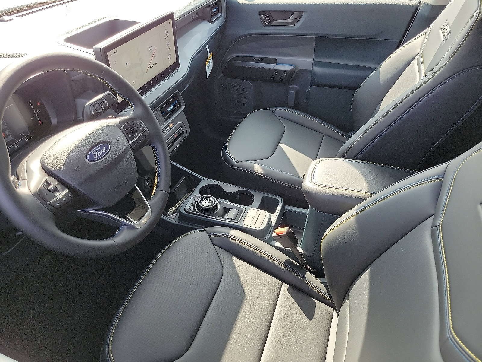 2025 Ford Maverick photo 3