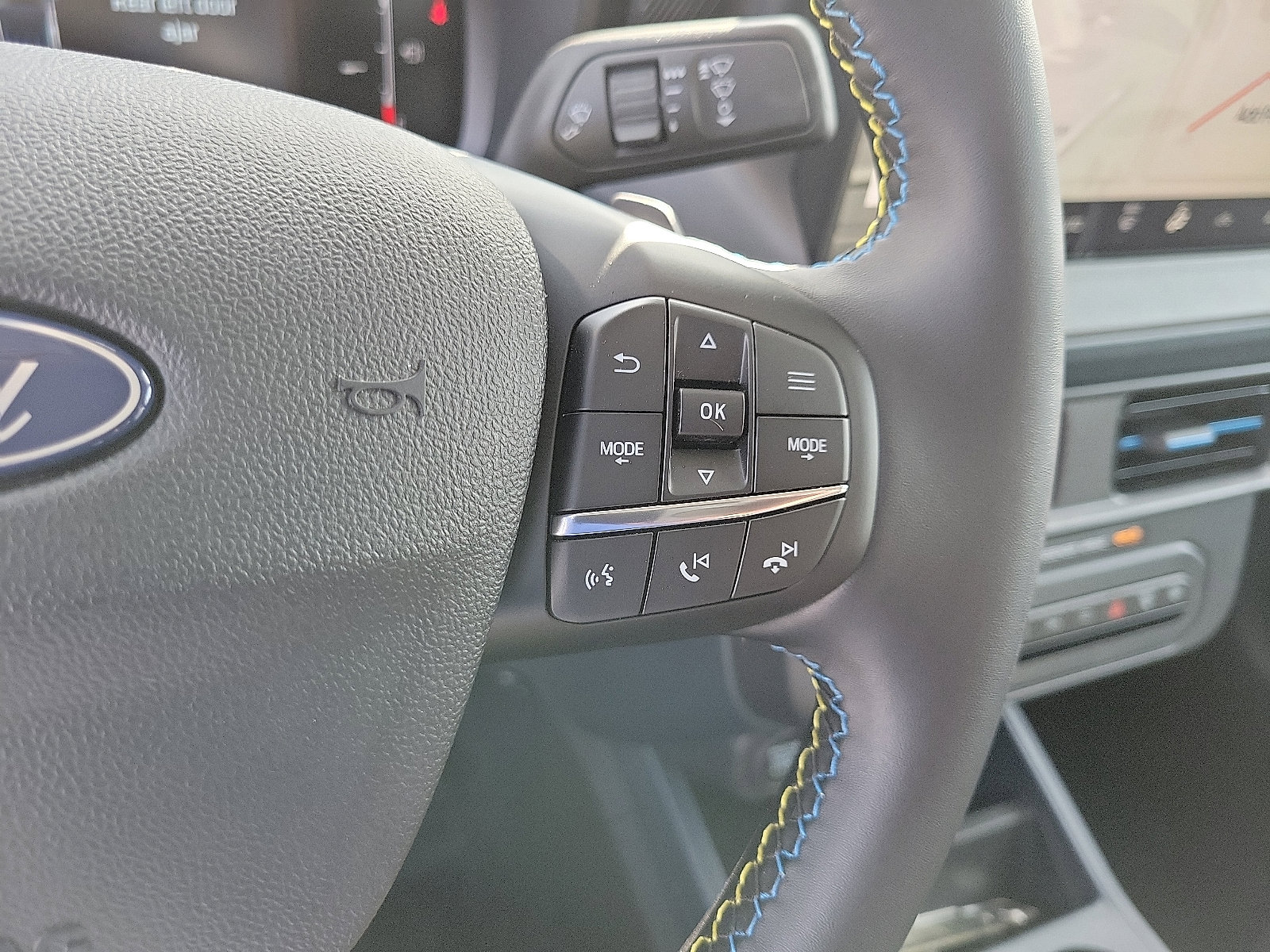 2025 Ford Maverick photo 6
