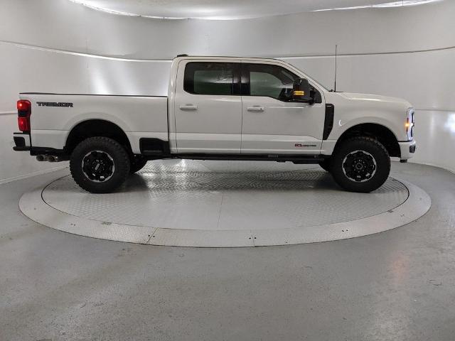 2025 Ford F-250 Lariat photo 2