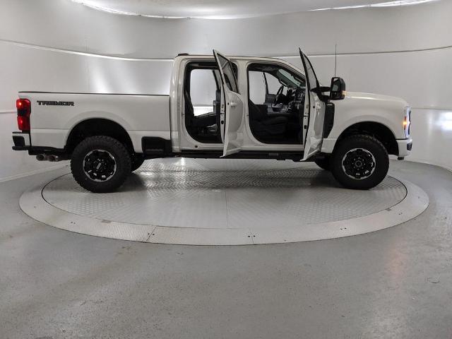 2025 Ford F-250 Lariat photo 8