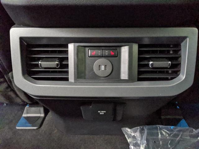 2025 Ford F-250 Lariat photo 19