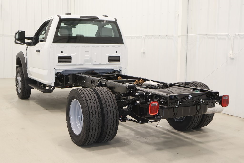 2025 Ford F-600 photo 3