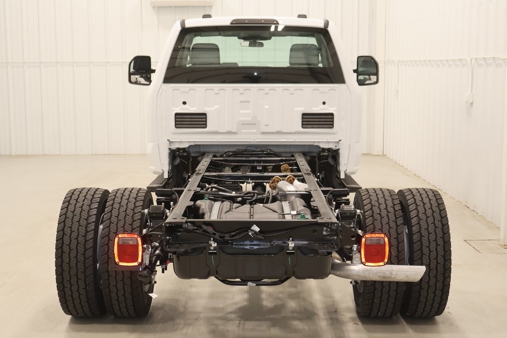 2025 Ford F-600 photo 4