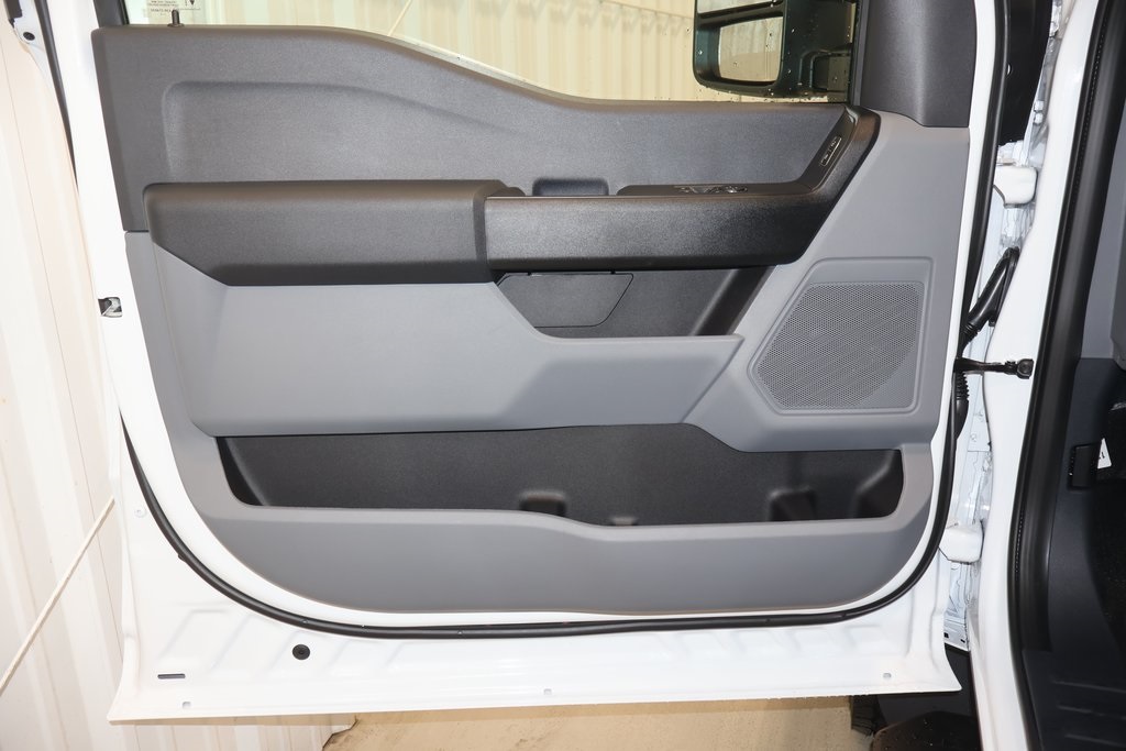 2025 Ford F-600 photo 6