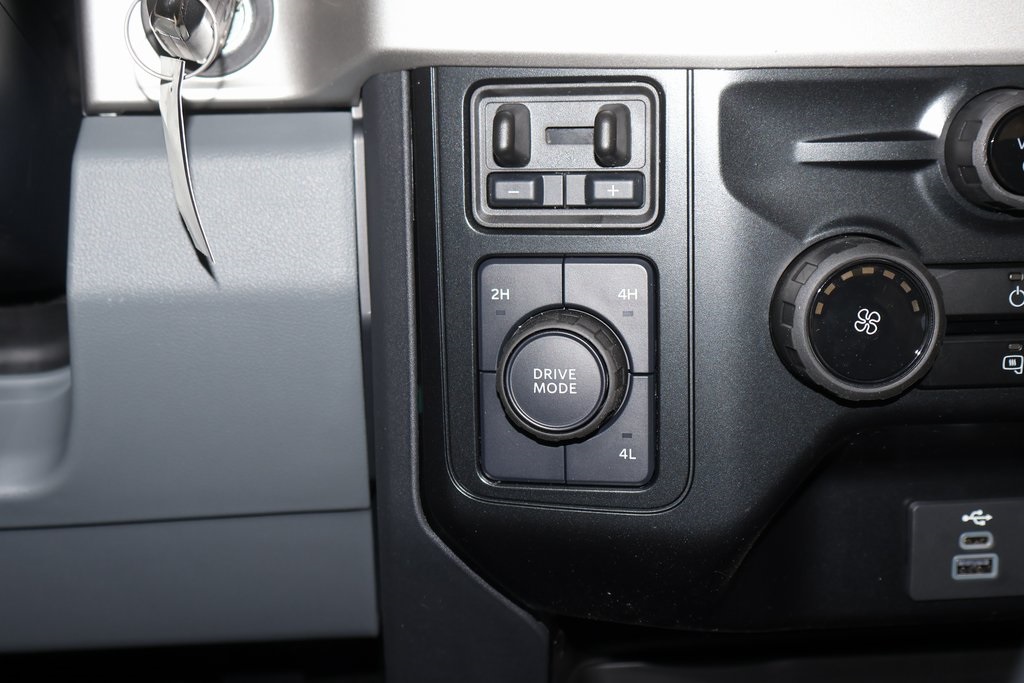2025 Ford F-600 photo 13