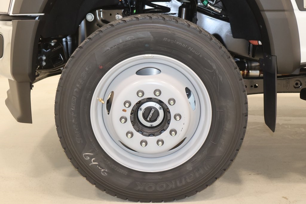 2025 Ford F-600 photo 21