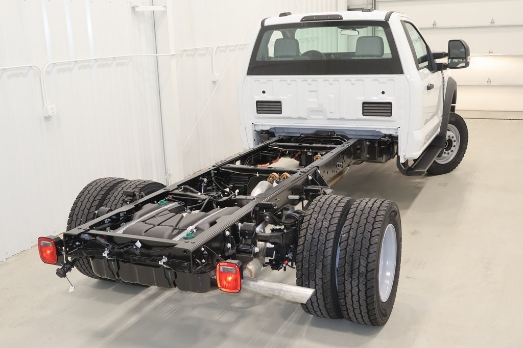 2025 Ford F-600 photo 23
