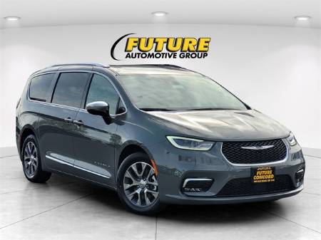 2025 Chrysler Pacifica Hybrid Pinnacle