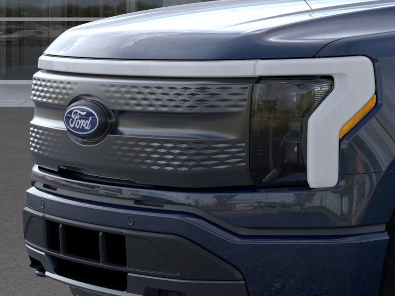 2025 Ford F-150 Lightning photo 17