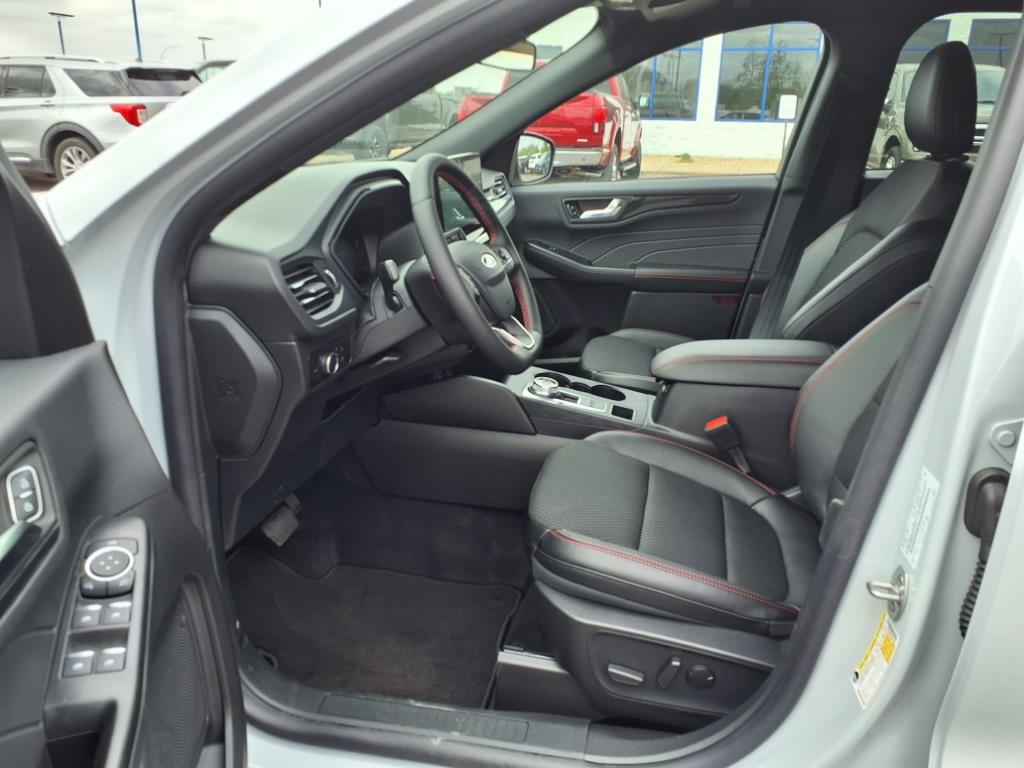 2025 Ford Escape ST-Line photo 6