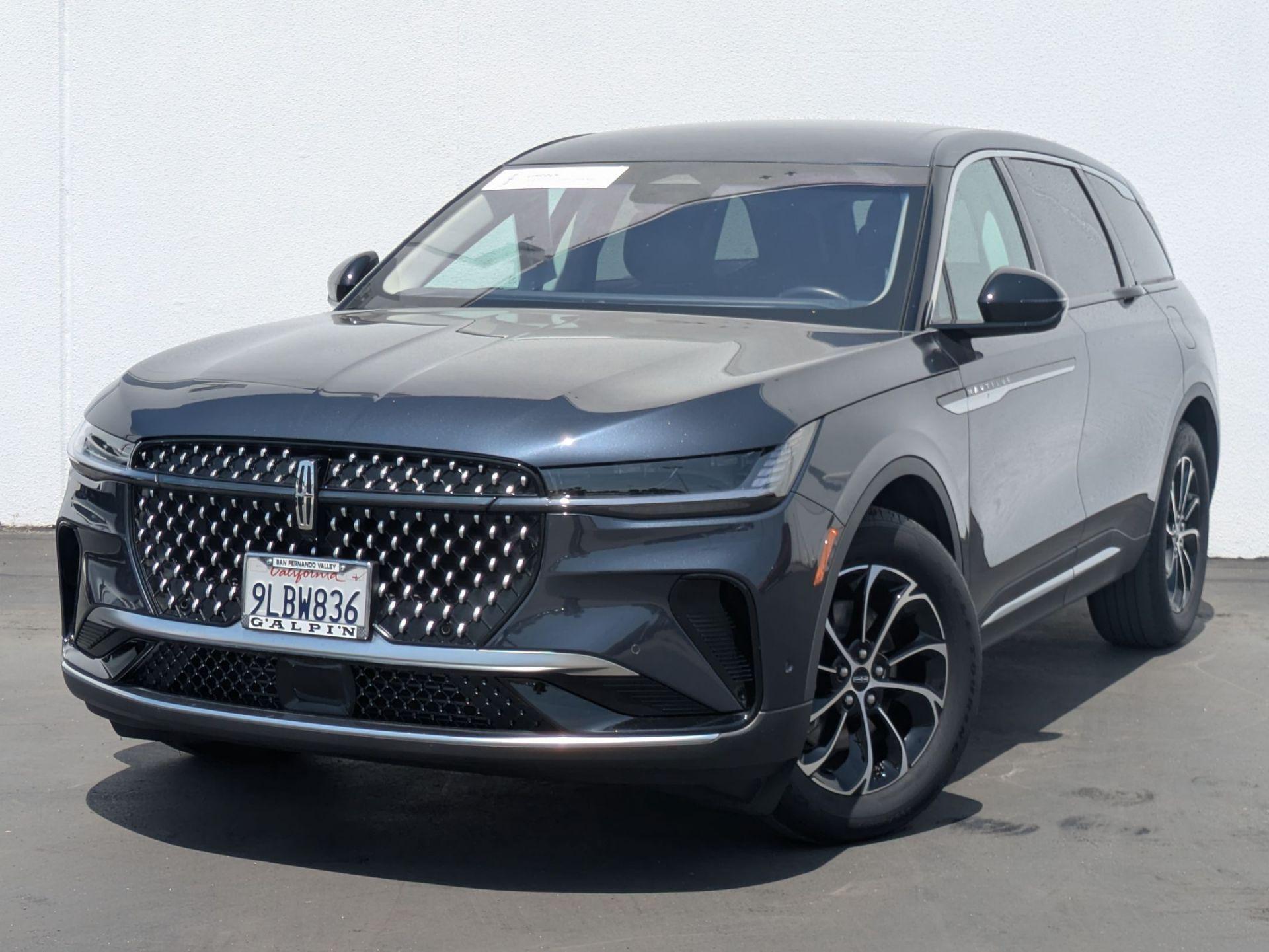 2022 Lincoln Corsair Standard photo 3