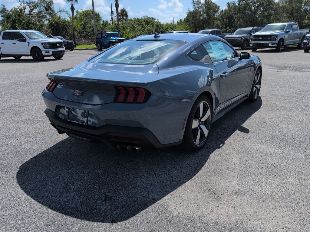 2025 Ford Mustang GT Premium photo 3