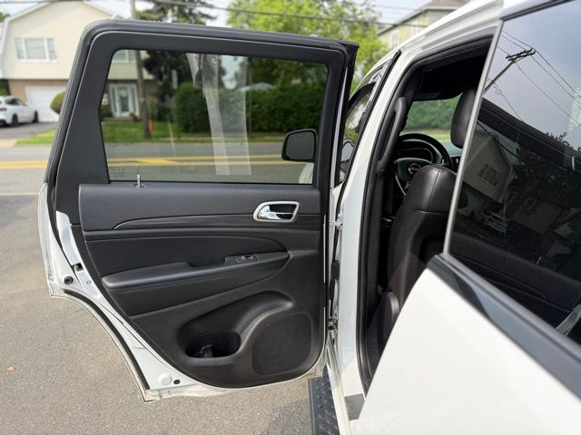 2021 Jeep Grand Cherokee Laredo X photo 18