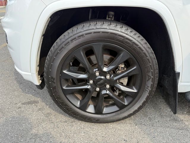 2021 Jeep Grand Cherokee Laredo X photo 39