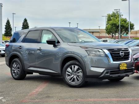 2025 Nissan Pathfinder S