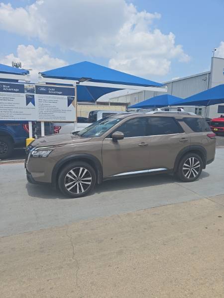 2023 Nissan Pathfinder Platinum