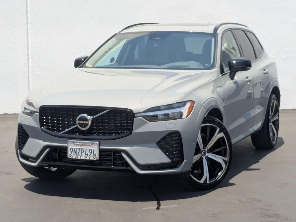 2025 Volvo XC60 Plug-In Hybrid T8 Ultra