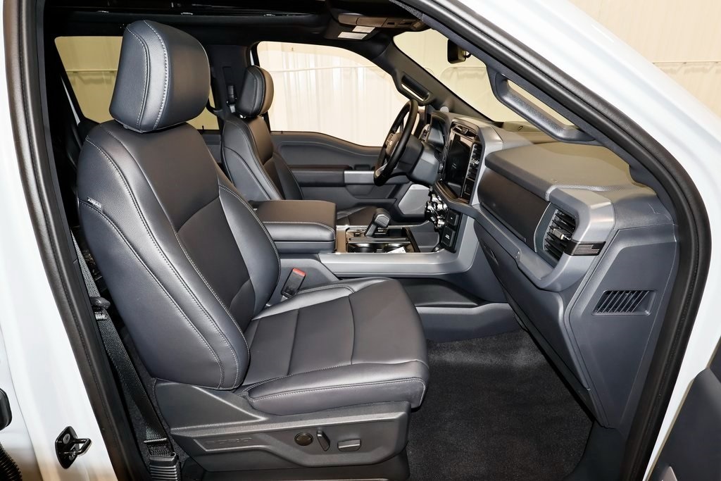 2025 Ford F-150 XLT photo 13