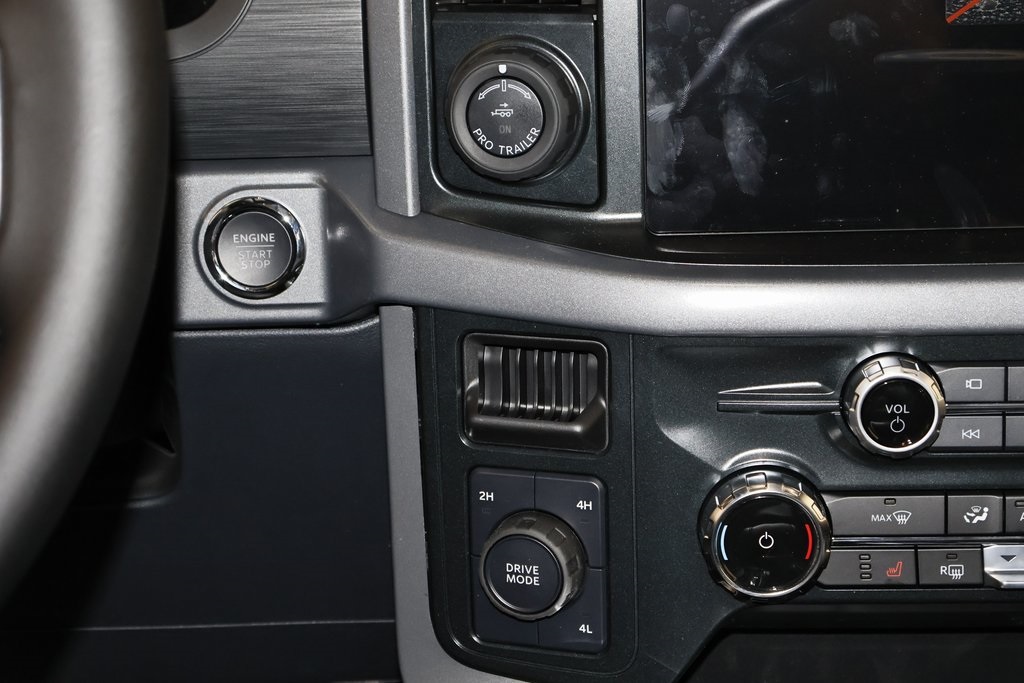 2025 Ford F-150 XLT photo 19