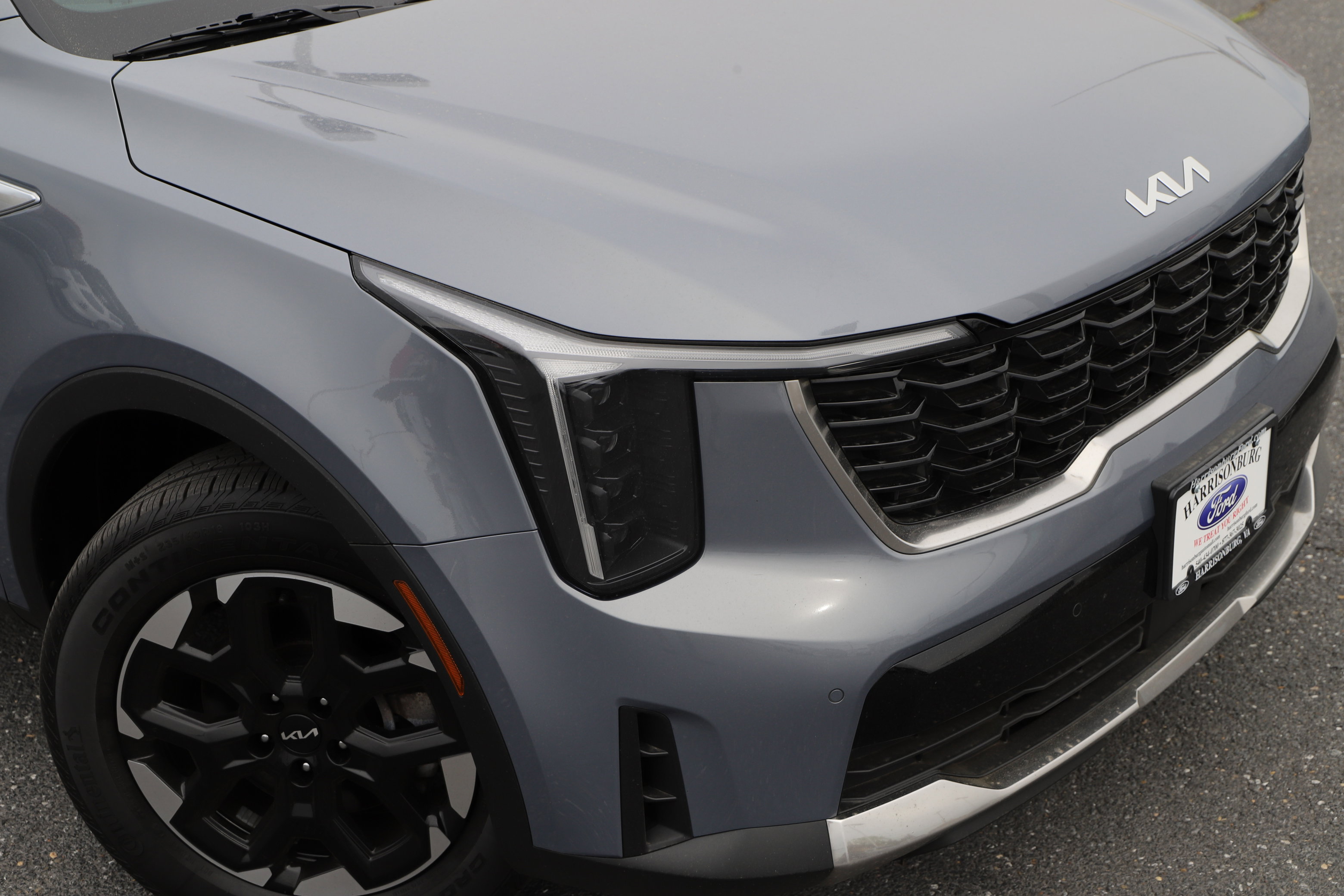 2024 Kia Sorento S photo 2